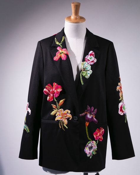 Amarpo | A Classic Blazer can always make an IMPACT!!! I guess you want to shine during this season! #embroidery #embroideryart #handembroidery… | Instagram Season Embroidery, Contemporary Embroidery, Abaya Designs, Classic Blazer, Modern Embroidery, Flower Bouquets, Embroidery Blouse, Embroidery Fashion, Abaya Fashion