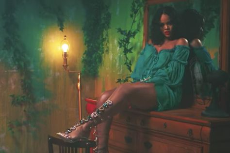 Rihanna Wild Thoughts, Rihanna News, Looks Rihanna, Wild Thoughts, Rihanna Outfits, Manolo Blahnik Heels, Rihanna Style, Dj Khaled, Bad Gal