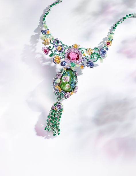 Fabergé Secret Garden Necklace #Fabergé #SecretGarden #necklace #gemstones Faberge Jewelry, Couture Jewelry, High Jewelry, Jewelry Creation, Bling Jewelry, Lalique, Secret Garden, Luxury Jewelry, Amazing Jewelry