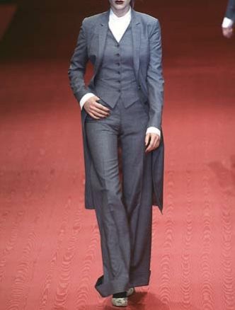 90s Catwalk, Runway Fashion Couture, Runway Outfits, Mob Wife, Woman Suit Fashion, Mode Inspo, Fancy Outfits, Suit Fashion, Suit And Tie