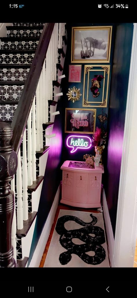 Eclectic Kitchen Decor Small Spaces, Girly Maximalist Decor, Home Decor Maximalism, Maximalist Minimalist Decor, Maximalist Salon, Eccentric Home Decor, Maximalist Entryway, Entryway Wallpaper, Moody Maximalist