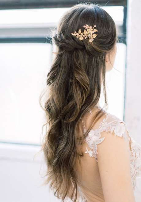 Wedding Hair Comb Half Up, Bridal Hair Down With Clip, Half Up Half Down Wedding Hair With Clip, Hairdo Wedding Bridesmaid, Bridal Hair Fine Hair, Loose Half Up Half Down Wedding Hair, Wedding Half Up Hair, Modern Bride Hair, Elegant Fall Wedding Ideas