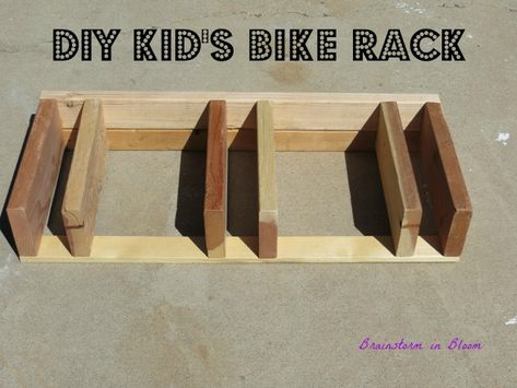 Kids Bike Storage Garage, Standing Bike Rack, Pallet Bike Racks, Kids Bike Storage, Rack Velo, Diy Bike Rack, Bike Rack Garage, Bike Storage Garage, Wooden Bicycle