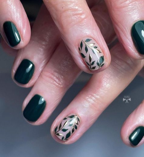 Green And Gold Floral Nails, Wedding Nails For Bride Autumn, Winter Nails February, Forest Nail Design, Evergreen Nail Art, Nail Plate Designs, Foliage Nail Art, Wedding Green Nails For Bride, Pine Green And Gold Nails