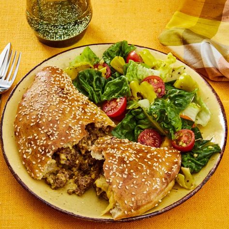 pioneer woman mini cheeseburger calzones Beef For Christmas Dinner, Cheeseburger Calzone, Best Sides For Bbq, Mini Cheeseburger, Tender Roast Beef, Calzone Recipe, Classic Pizza, Best Pasta Salad, Bbq Sides