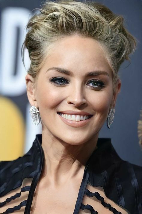 Sharon Stone Hair, Sharon Stone Short Hair, Hair Cut Ideas, Mohawk Hairstyles, Short Choppy Hair, Sharon Stone, Legally Blonde, Bob Hair, Penteado Cabelo Curto