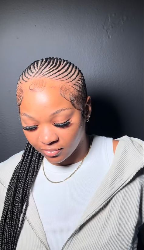 Small Cornrows Braids Straight Back, Small Lines Hairstyle, Small Lines Cornrows With Natural Hair, Straightback Cornrows Braids, Big Cornrows Hairstyles, Straight Back Hairstyles, Straight Up Hairstyles, Small Feed In Braids, Straight Up