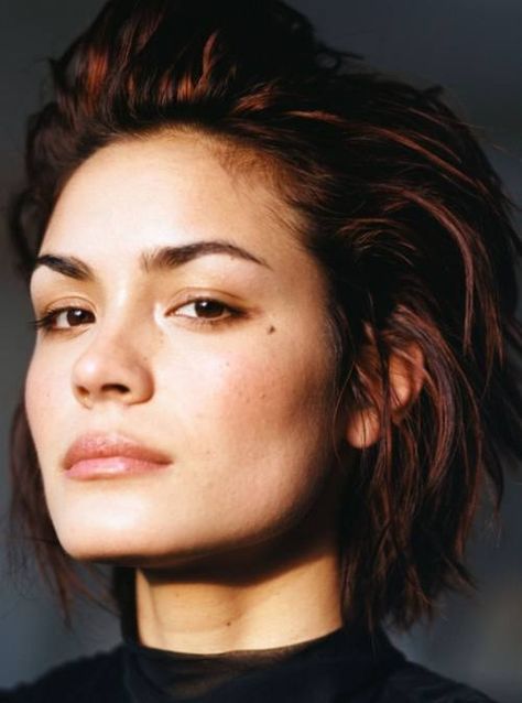 love her beauty mark next to her eye Shannyn Sossamon, Pixie Crop, Skin Moles, Bold Brows, Beauty Mark, Grunge Hair, Hair Inspo, Gq, Hair Inspiration