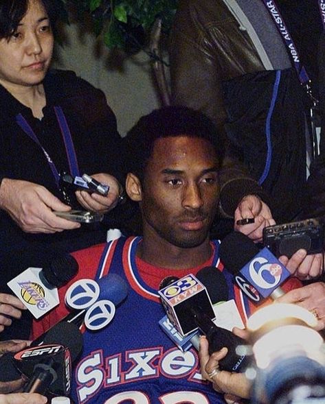 Young Kobe Bryant, Kobe Bryant Nba, Kobe Bryant Pictures, Basketball Players Nba, Kobe Bryant Wallpaper, Nba Fashion, Basketball Photography, Nba Pictures, Nba Legends