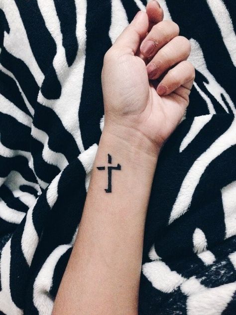 63 Unique Ideas Of Cross Tattoo Designs For Women With Meaning Crucifix Tattoo For Women, 3d Cross Tattoo, Cross Tattoo Meaning, Unique Cross Tattoos, Tattoo Samples, Celtic Cross Tattoos, Cross Tattoos For Women, Cross Tattoo For Men, Cross Tattoo Designs