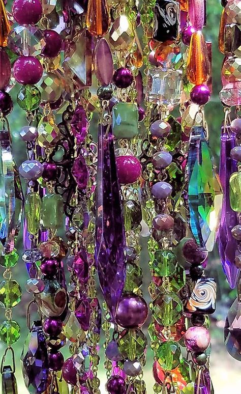 Hanging Crystals Diy, Crystal Suncatchers Diy, Wind Chimes Homemade, Suncatcher Diy, Lavender Crafts, Wind Chimes Craft, Crystal Wind Chimes, Thick Layers, Glass Wind Chimes