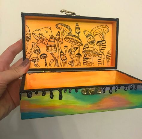 Small Box Painting Ideas, Paint Box Ideas, Drawer Painting Ideas Aesthetic, Trippy Box Painting Ideas, Stash Box Painting Ideas, Painted Box Ideas, Wood Box Painting Ideas, Wooden Box Painting Ideas, Box Painting Ideas