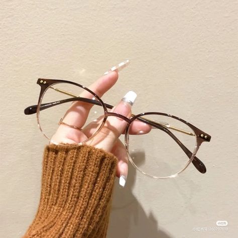 Glasses Frames For Girl, Clear Glasses Frames Women, Glasses Women Fashion Eyeglasses, Emory Scott, Glasses Inspo, Cute Glasses Frames, Glasses For Face Shape, Glasses Frames Trendy, Classy Glasses