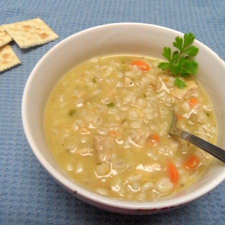 Creamy Chicken and Barley Soup | An Inspired Kitchen Chicken And Barley Soup, Chicken Barley, Chicken Barley Soup, Barley Soup Recipe, How To Cook Barley, Barley Recipe, Quick Soup, Snacks Under 100 Calories, Cheap Clean Eating