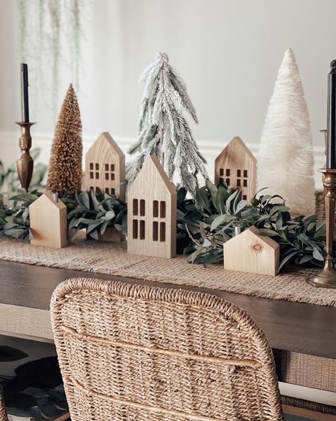 Boho Christmas Decor, Scandinavian Christmas Decorations, Christmas Table Decor, Christmas Decor Inspiration, Christmas Mantel, Aesthetic Christmas, Boho Christmas, Home Christmas, Christmas Villages