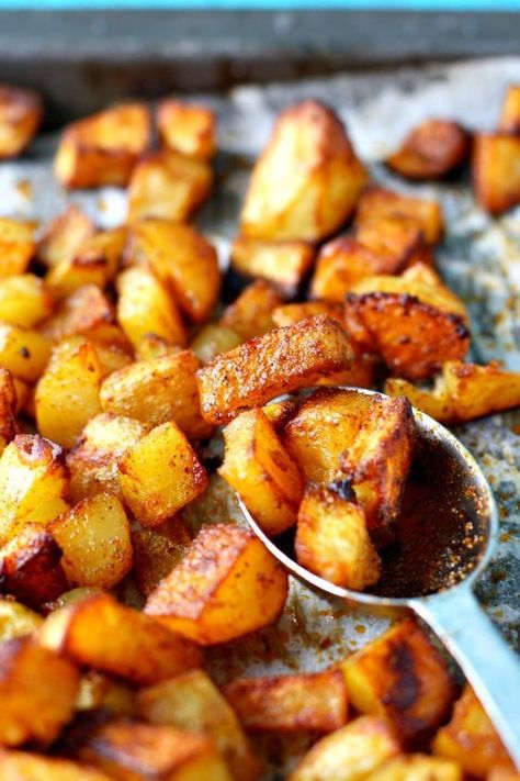 Seasoning For Potatoes, Potato Seasoning, Seasoned Roasted Potatoes, Roasted Potato, Seasoned Potatoes, Potato Sides, Idee Pasto Sano, Potato Dishes, Perfect Side Dish