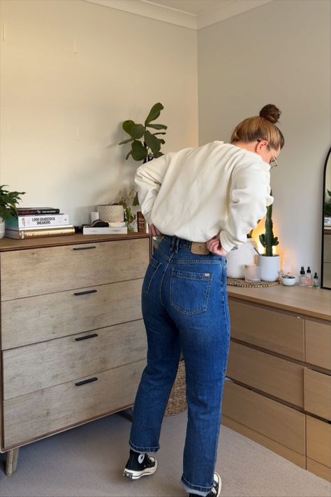 Original Straight Long - Rinse … curated on LTK Jeans Outfits, Embroidered Shoes, Looks Style, Office Outfits, College Outfits, Jean Outfits, Clothing And Shoes, Lookbook, Converse