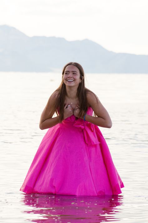 #seniorphotos #senior #saltflats #utah #goldenhour #photography #photographyinspiration #seniorphotosinspiration #highschool #highschoolphotos #utah #vibe #style #girlstyle #pretty #adventurephotography High School Photos, Salt Flats, Adventure Photography, Graduation Photos, Senior Photos, Golden Hour, Photo Inspiration, Photography Inspiration, Utah