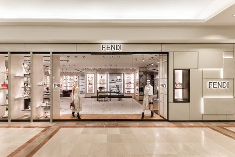 Fendi Shop, Shop Facade, Clothing Store Interior, Retail Space Design, Living The Good Life, Beauty Salon Decor, Shop Front, Mens Luxury Fashion, Luxury Homes Interior