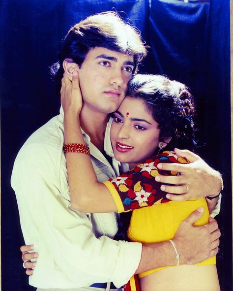 Film Event, Posters Movie, Allu Arjun Hairstyle, 90s Actors, Juhi Chawla, Bollywood Posters, 90s Bollywood, Bollywood Couples, Aamir Khan