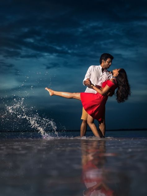 Love Story Shot - Bride and Groom in a Nice Outfits. Best Locations WeddingNet #weddingnet #indianwedding #lovestory #photoshoot #inspiration #couple #love  #destination #location #lovely #places  FOLLOW OUR INSTAGRAM @WEDDINGNET Shades Pictures, Pre Wedding Photoshoot Beach, Pre Wedding Photoshoot Props, Art Couples, Couple Shoots, Marriage Photography, Pre Wedding Photoshoot Outfit, Wedding Photoshoot Props, Pre Wedding Shoot Ideas