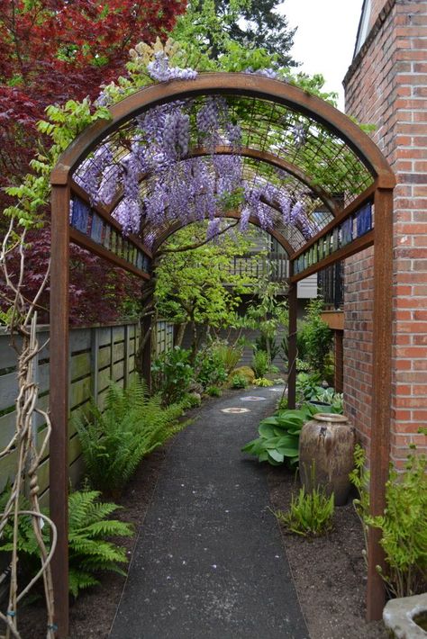 How to create your own garden path: The Pecks | OregonLive.com Garden Archway, Arch Trellis, Arch Ideas, Garden Canopy, Garden Arbor, Garden Entrance, Garden Arches, Side Garden, Garden Path