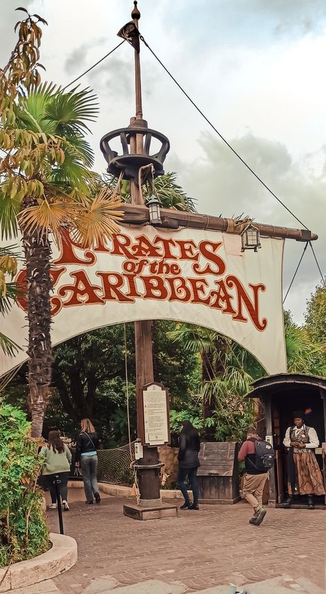 Disney World Pirates Of The Caribbean, Disneyland Pirates Of The Caribbean Ride, Pirates Of The Caribbean Disneyland, Disneyland Paris Aesthetic, Disneyland Pirates Of The Caribbean, Pirates Of The Caribbean Ride, Disneyland Paris Rides, Disneyland Orlando, Disney Pirates Of The Caribbean