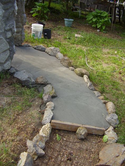 Cement Walkway, Garden Ideas Driveway, Diy Driveway, Pavers Backyard, Walkway Landscaping, Concrete Walkway, Walkways Paths, Have Inspiration, Landscaping Tips