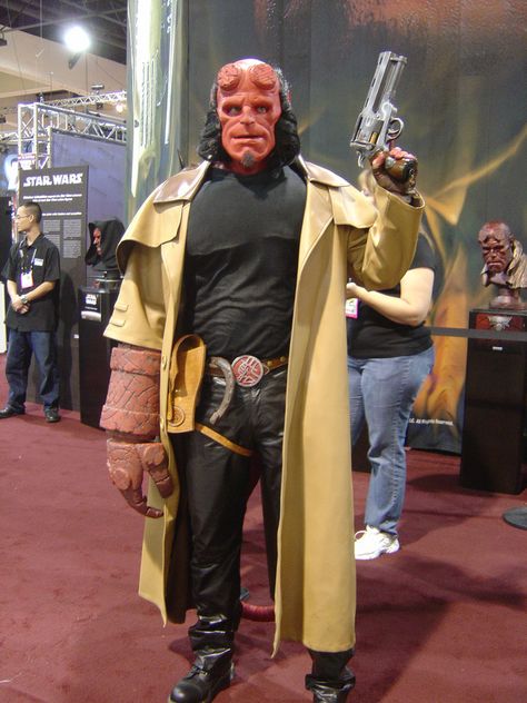 Hellboy Costume, Hellboy Cosplay, Hellboy Movie, Dc Comics Cosplay, Spooky Things, Halloween Men, Tv Show Games, Horror House, Costume Themes