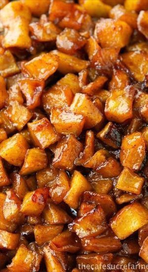 Caramelized Apples, Caramelised Apples, Butterscotch Pudding, Waffle Toppings, Living In London, Apple Desserts, Fruit Recipes, Apple Recipes, Caramel Apples