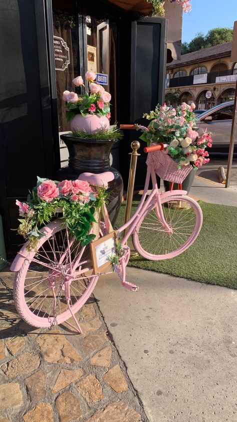 #rosa#fondo#flores#bicicleta#cafe Country French Home, Floral Arrangements Diy, French Home Decor, Apartment Balcony Decorating, Apartment Balconies, French House, Nature Aesthetic, French Country, Floral Arrangements