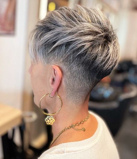 Undercut Haircut Women, Shaved Pixie Cut, Short Haircuts Ideas, Short Fade Haircut, Undercut Hairstyles Women, Growing Out Hair, Pixie Haircut Ideas, Undercut Long Hair, Short Spiked Hair