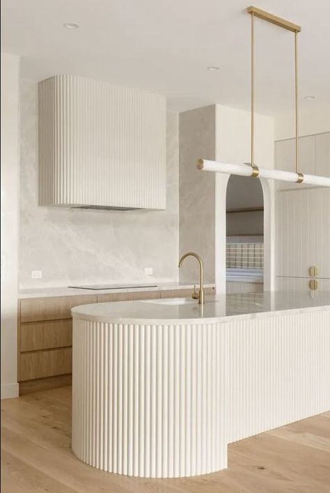 2024 Interior Design Trends - fluted kitchen island with curves and fluted range hood - cream kitchen Neutral Kitchen Colors, Beige Kitchen, Kitchen Inspiration Design, Kitchen Trends, Minimalist Kitchen, Kitchen Style, Interior Design Trends, Fall Harvest, Interior Design Kitchen