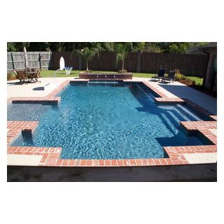 Red Brick Pool, Swimming Pool Diy, Brick Pool, Traditional Pool, Pool Diy, Diy Swimming Pool, Pool Coping, Pool Design, Pool Time