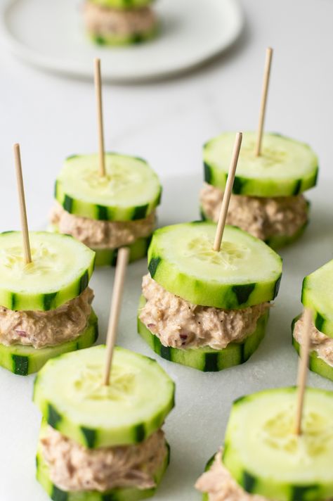 Cucumber Tuna, Tuna Cucumber, Tuna Sandwich Recipes, Cucumber Sandwiches Recipes, Baking Powder Uses, Guilt Free Snacks, Tuna Sandwich, Mini Sandwiches, Cucumber Sandwiches