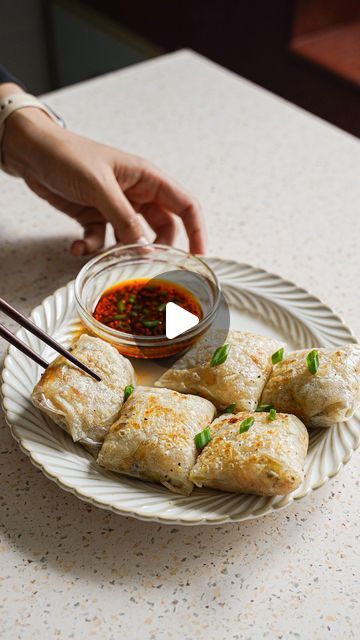 Rice Paper Dumplings Vegan, Crispy Rice Paper Dumplings, Tofu Crumbles, Rice Paper Rolls Recipes, Rice Crispies Recipe, Crispy Rice Paper, Rice Paper Dumplings, Rice Paper Recipes, Homemade Chinese Food