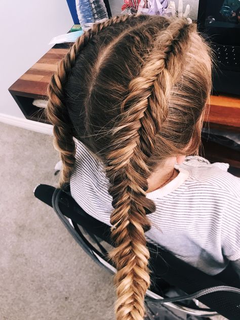 Fishtail Braid From Top Of Head, Dutch Braid Into Bubble Braid, Cute Braid Hairstyles For School, Fish Tale Braids, Fishtail Dutch Braid, Hard Hairstyles, Fish Braids, Fishbone Hairstyle, Dutch Fishtail