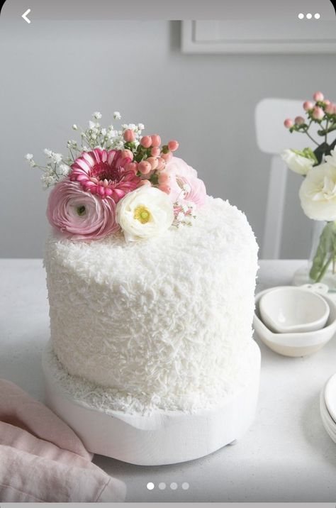 Coconut Layer Cake, Bibingka Recipe, Coconut Buttercream, Magnolia Bakery, How To Make Frosting, Cream Cheese Buttercream, Coconut Cake, Perfect Cake, Cake Toppings