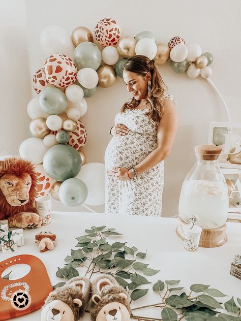 Baby Shower Safari Theme Food, Its About To Get Wild Baby Shower Ideas, Boho Jungle Baby Shower Ideas, Baby Shower Zoo Theme, Lion Theme Baby Shower Ideas, Baby Animal Baby Shower Theme, Lion King Baby Shower Ideas Decoration, Animal Themed Baby Shower Ideas, Zoo Themed Baby Shower Ideas