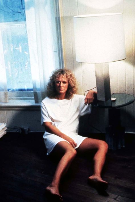 Episode 190 - Glenn Close "Fatal Attraction" movie still, 1987. Glenn Close as Alex Forrest. Fatal Attraction Aesthetic, Glenn Close Fatal Attraction, Alex Forrest, Psychological Thriller Movies, Movie Villains, Single Art, Women In Film, Fatal Attraction, Glenn Close