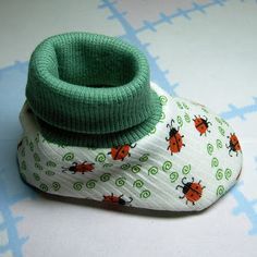 Lil' Baby Thangs Baby Sewing Patterns, Knit Fabric and Notions: Baby Bootie Pattern 5 (Sweetgrass Meadow) Pictorial Tutorial Bootie Pattern, Baby Shoes Diy Pattern, Baby Shoes Tutorial, Projek Menjahit, Baby Shoes Diy, Baby Bootie, Sewing Baby Clothes, Baby Shoes Pattern, Baby Booties Pattern