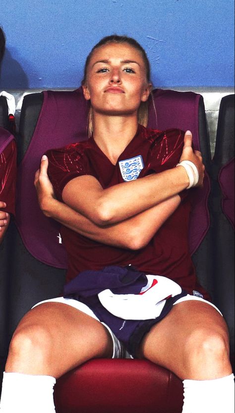 England Lionesses, Soccer Girlfriend, England Ladies Football, Aries Women, Female Football Player, Leah Williamson, Female Soccer, Soccer Photography, Arsenal Ladies