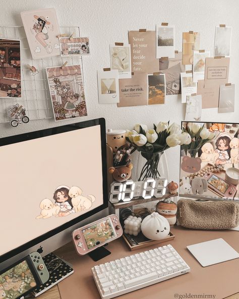 Cozy Desk Space, Beige Desks, Cozy Desk, Study Desk Decor, Gamer Room Decor, Study Decor, Desk Inspiration, Floral Room, Cosy Room