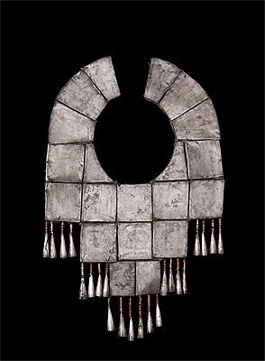 Peru, North | Pectoral; silver, shell, semi-precious stones | Chimú culture. | 100 - 1470 AD Inca Jewelry, Ancient Jewels, Ancient Jewellery, Form Art, Antique Engagement Ring, Historical Jewellery, Natural Form, Ancient Jewelry, Traditional Jewelry