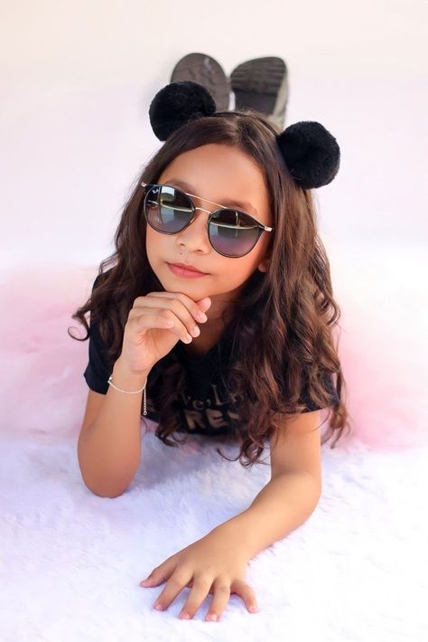 8th Birthday Photoshoot Ideas, 10th Birthday Photoshoot Ideas, Sister Poses, Womens Trendy Dresses, Photoshoot Studio, Baby Poses, Birthday Shoot, Bday Girl, Shooting Photo