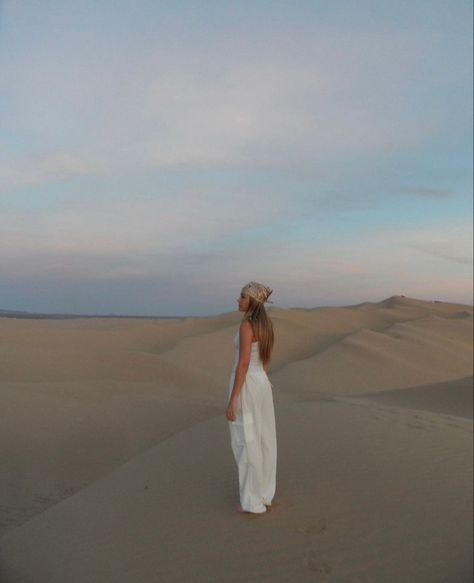 White Sand Dunes New Mexico Photoshoot, Dune Photoshoot Ideas, Sand Dunes Photoshoot Outfits, Desert Inspo Pics, Morocco Photo Ideas, Summer Desert Outfits, Egypt Picture Ideas, Egypt Instagram Pictures, Morocco Picture Ideas