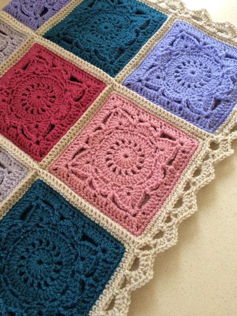 Willow blanket with a vintage feel Willow Crochet Blanket, Willow Granny Square Blanket, Willow Square Blanket, Willow Granny Square, Willow Square, Crochet Blanket Vintage, Crochet Baby Shoes Pattern, Cozy Crochet Patterns, Crochet Bedspread Pattern