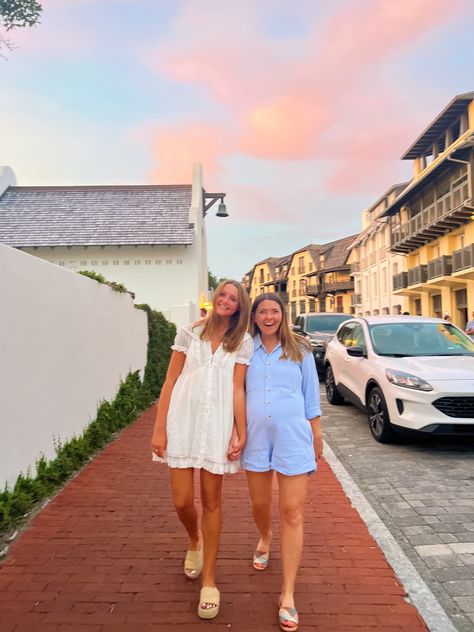 Seaside Florida Outfits, Rosemary Beach Outfits, Friend Manifestation, Rosemary Beach Florida, Seaside Fl, Seaside Florida, Beach Inspo, Florida Trip, Fall Break