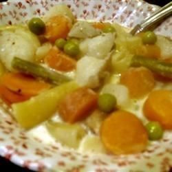 Green beans, wax beans, and new potatoes are boiled with cream in this old family recipe. Hodge Podge Recipe, Beef Rump, Produce Recipes, Wax Beans, Creamed Potatoes, Summer Meals, Traditional Recipes, Canadian Food, Flavored Bacon