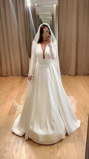 Pronovias on Instagram: "What completes a wedding look? ✨Bridal accessories!✨ Pronovias Store: @pronoviaskop Dress: CADENCE Earrings: MIRIAM Veil: V-LA06 Shoes: LUZ LINK IN BIO to book your appointment💛 #Pronovias" Pronovias Adrienne, Pronovias Long Sleeve Wedding Dress, Pronovias Constellation Dress, Pronovias Syrinx Dress, Alyse Pronovias, Wedding Look, Book Your Appointment, Yes To The Dress, Bridal Couture